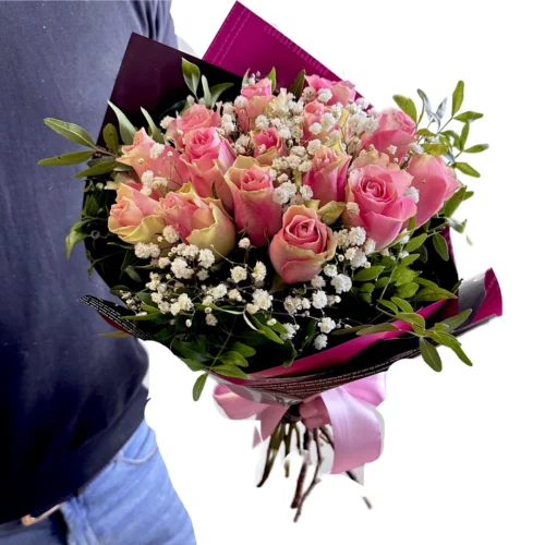 Malá kytička ruží s gypsomilkou