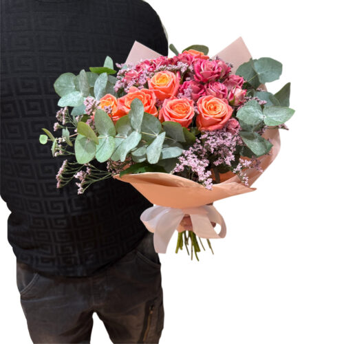 kytica lososových ruží a ekalyptus